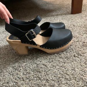 Mia Black Clogs